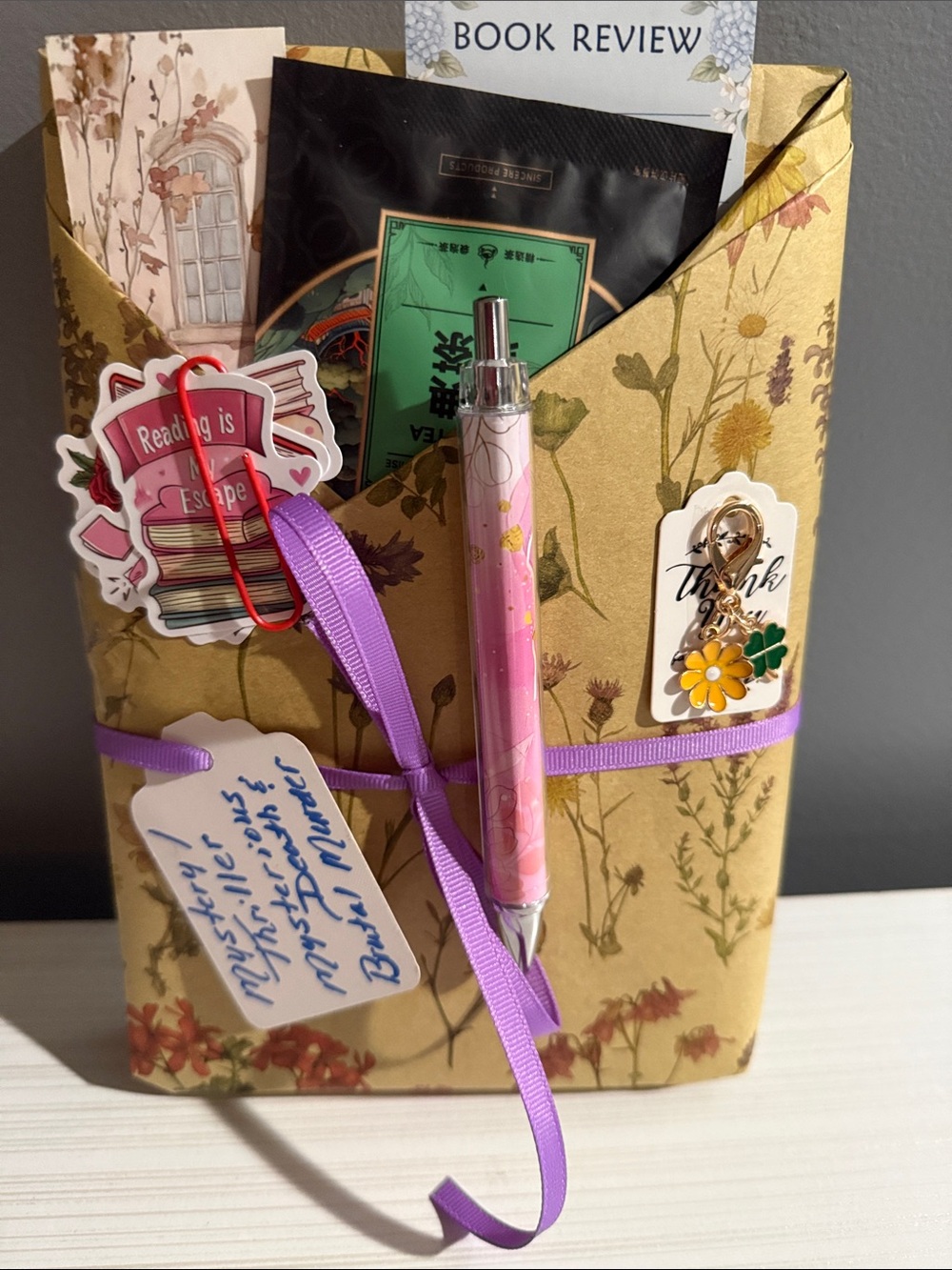 Blind date with a book. Mystery/thriller/mysterious death and brutal murder.